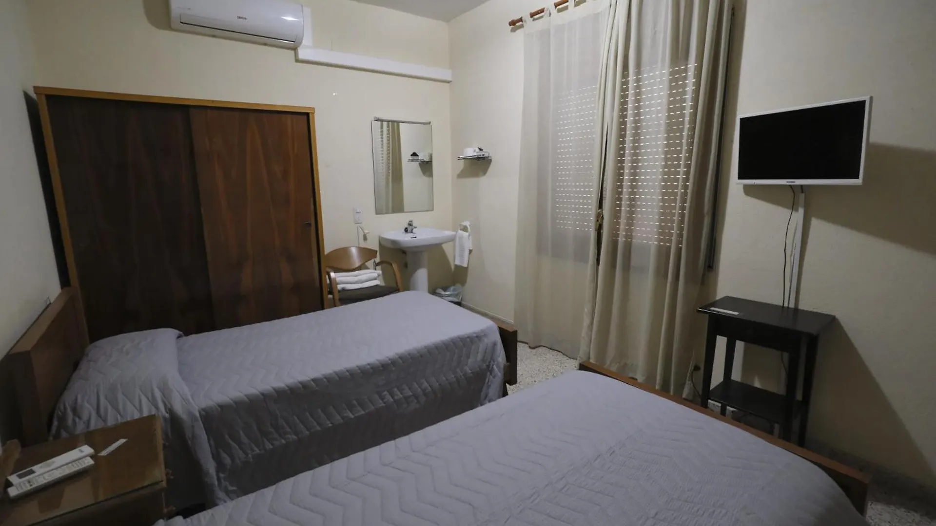 Guest house Pensio Fluvia Hotel Bascara Spain