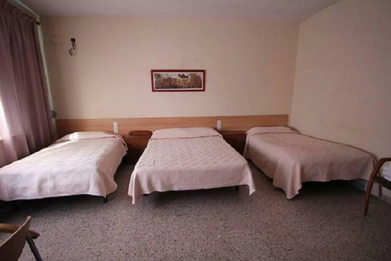 Guest house Pensio Fluvia Hotel Bascara Spain